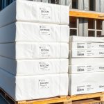 Paczki styropianu o różnych grubościach ułożone na palecie